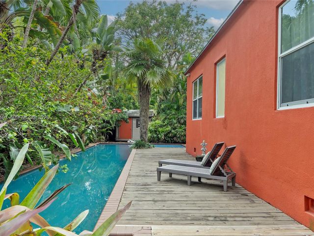 Продажа дома по адресу 120 SW 24th Rd - фото 7526924