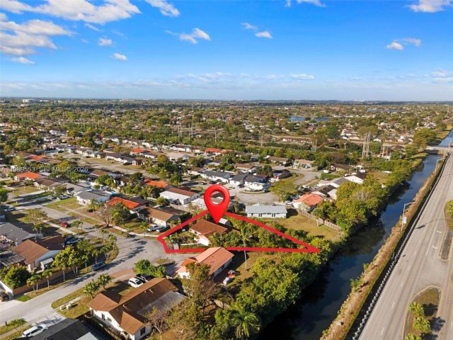 Продажа дома по адресу 4210 SW 134th Ave - фото 7526955