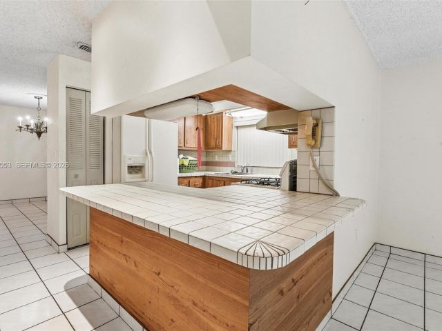 Продажа дома по адресу 4210 SW 134th Ave - фото 7526960