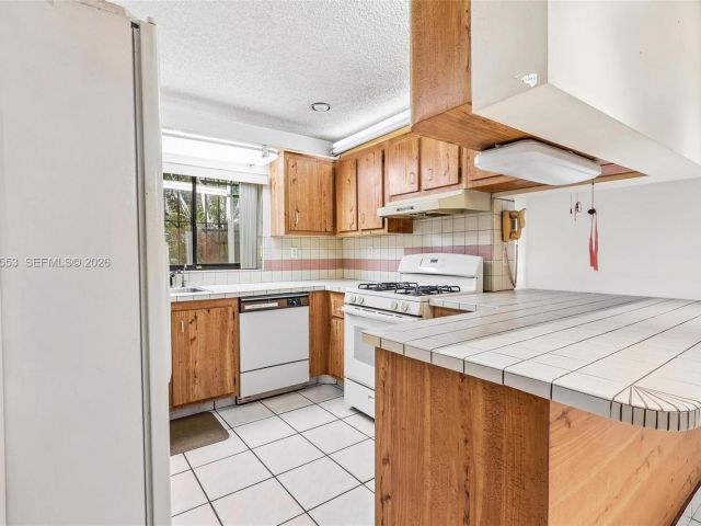 Продажа дома по адресу 4210 SW 134th Ave - фото 7526962