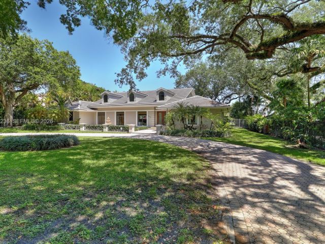 Дом в аренду по адресу 3425 Alhambra Cir - фото 7528229