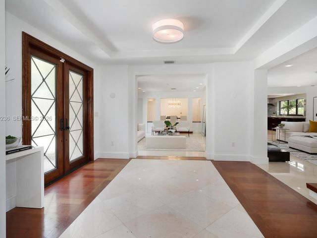 Дом в аренду по адресу 3425 Alhambra Cir - фото 7528234