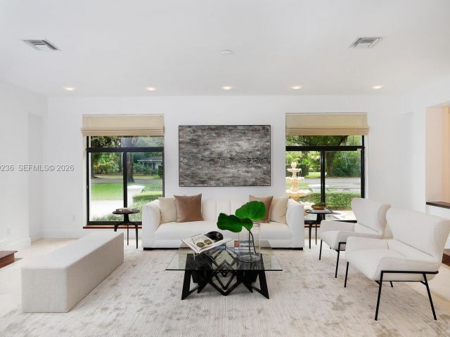 Дом в аренду по адресу 3425 Alhambra Cir - фото 7528237