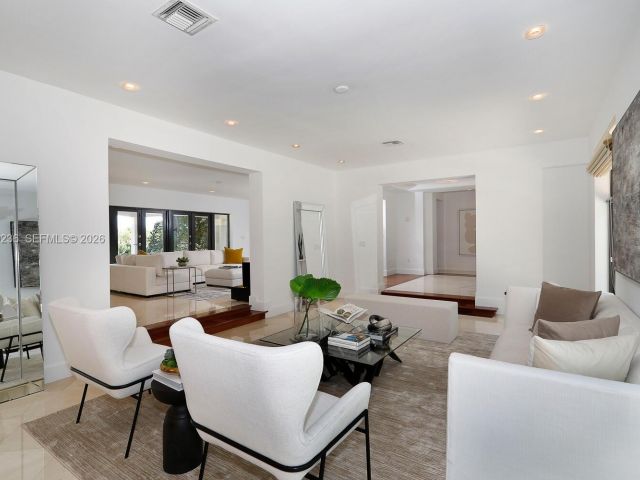 Дом в аренду по адресу 3425 Alhambra Cir - фото 7528242