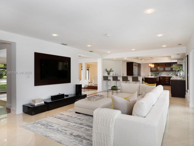 Дом в аренду по адресу 3425 Alhambra Cir - фото 7528243