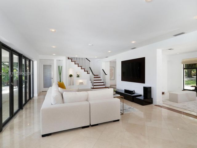 Дом в аренду по адресу 3425 Alhambra Cir - фото 7528244