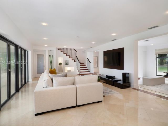 Дом в аренду по адресу 3425 Alhambra Cir - фото 7528246