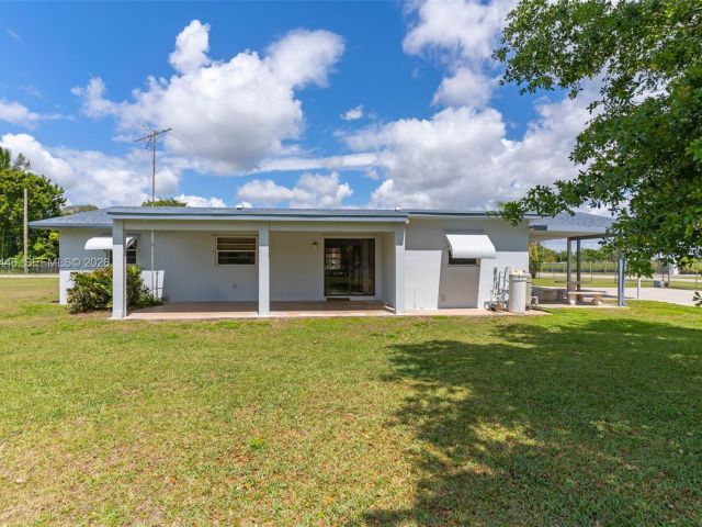 Продажа дома по адресу 19200 SW 218th St - фото 7526977