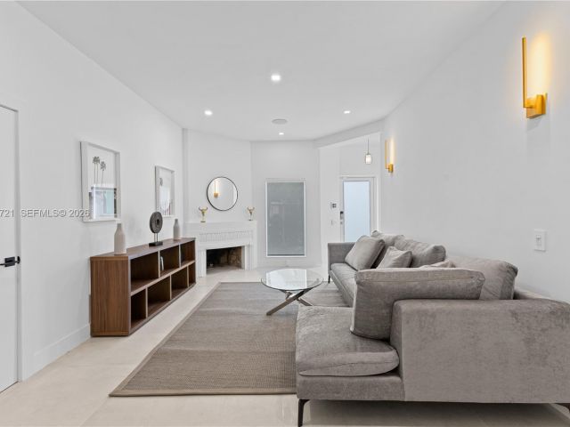 Продажа дома по адресу 8926 Emerson Ave - фото 7526128