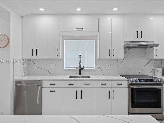 Продажа дома по адресу 8926 Emerson Ave - фото 7526134