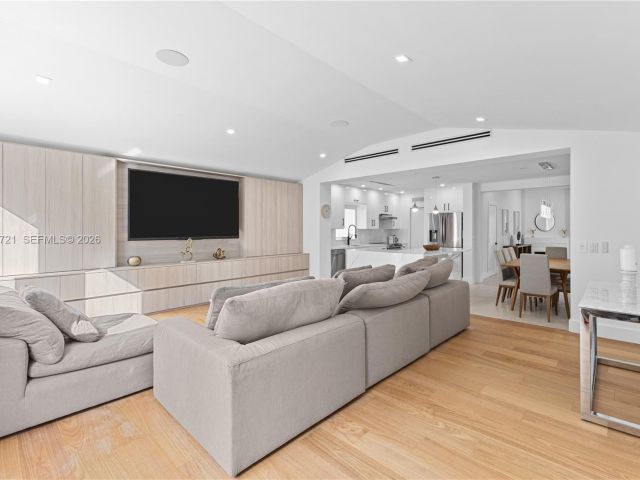 Продажа дома по адресу 8926 Emerson Ave - фото 7526136