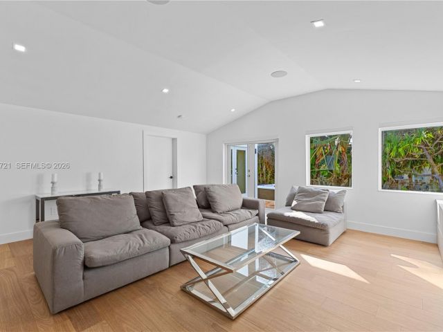 Продажа дома по адресу 8926 Emerson Ave - фото 7526137