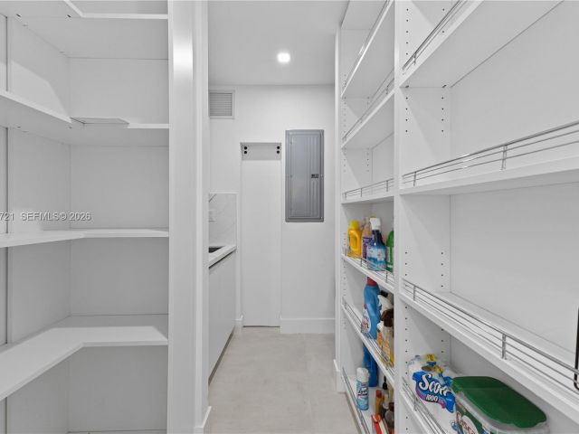 Продажа дома по адресу 8926 Emerson Ave - фото 7526139