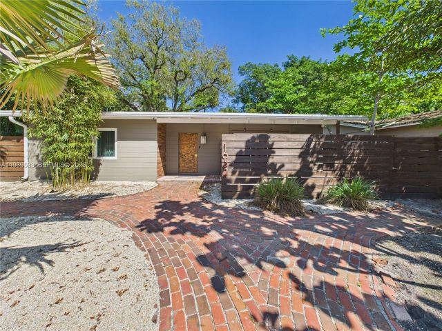 Дом в аренду по адресу 1632 SW 28th Ave 0 - фото 7526753