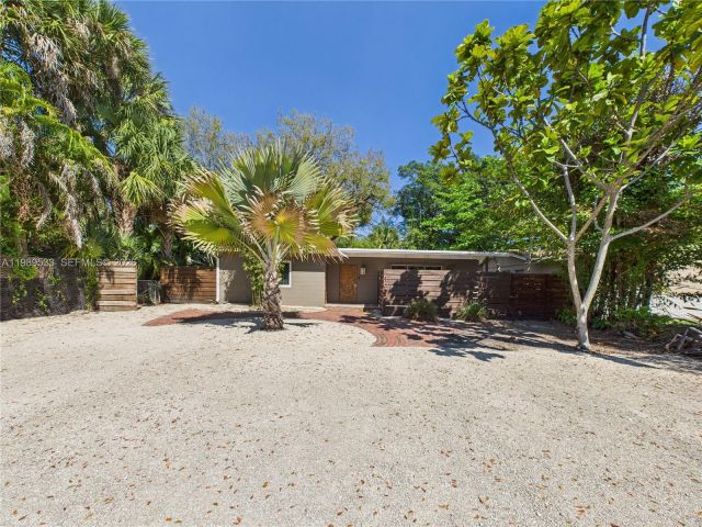 Дом в аренду по адресу 1632 SW 28th Ave 0 - фото 7526754