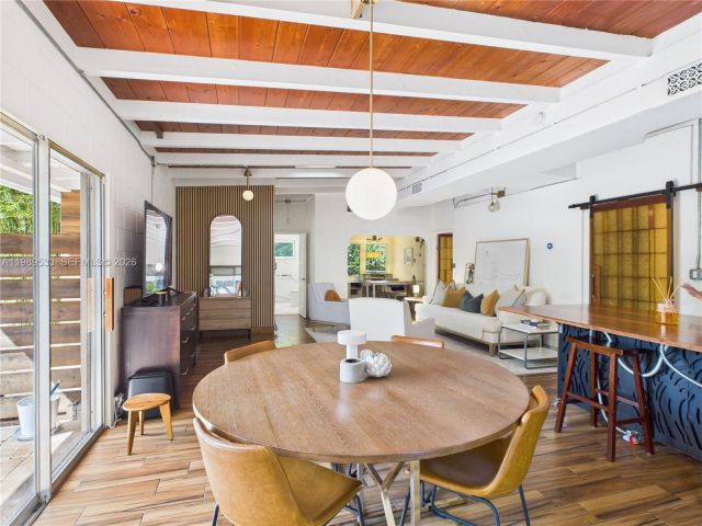 Дом в аренду по адресу 1632 SW 28th Ave 0 - фото 7526758