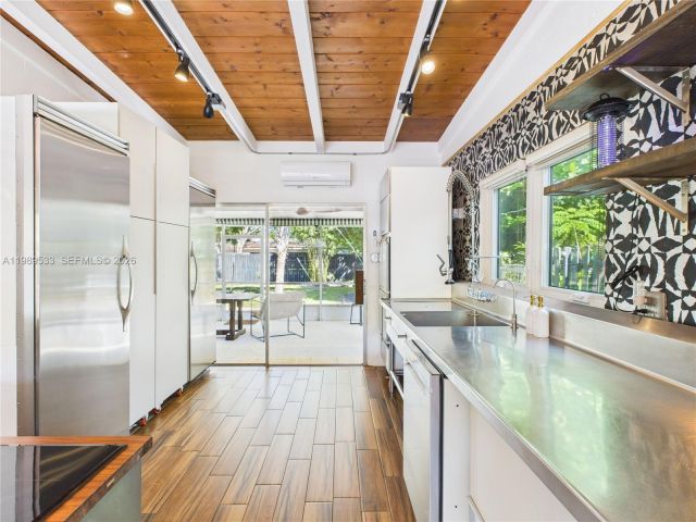 Дом в аренду по адресу 1632 SW 28th Ave 0 - фото 7526760