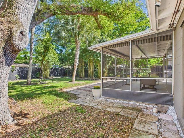 Дом в аренду по адресу 1632 SW 28th Ave 0 - фото 7526768