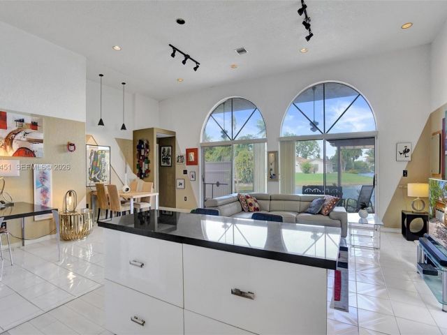 Продажа дома по адресу 11585 N Quayside Dr - фото 7532257