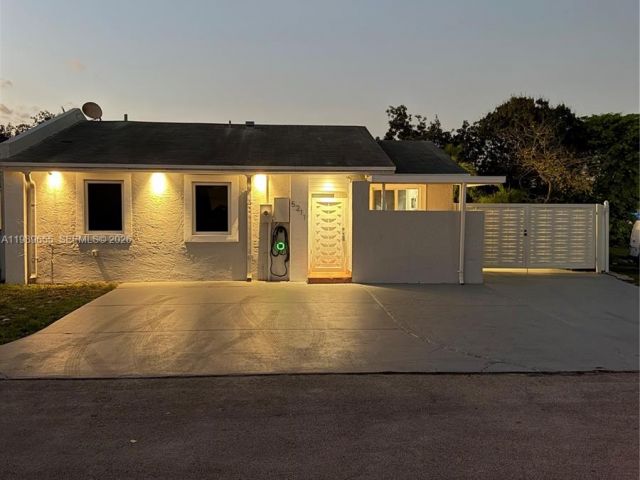 Продажа дома по адресу 5211 NW 196th Ter - фото 7527724