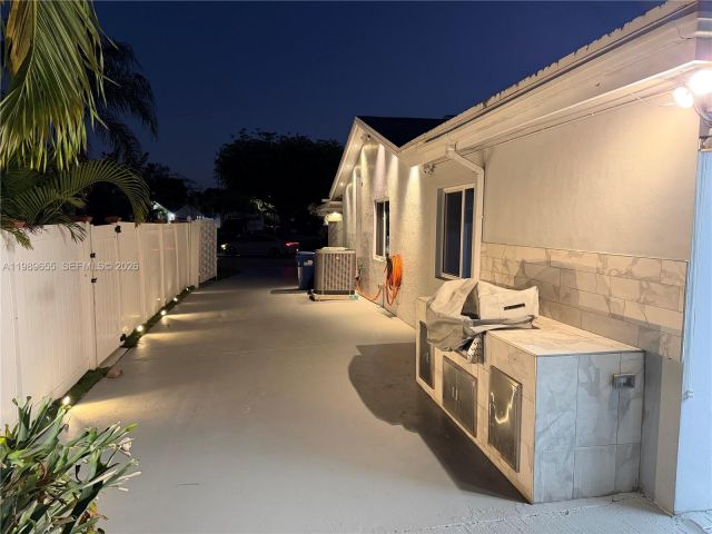 Продажа дома по адресу 5211 NW 196th Ter - фото 7527728