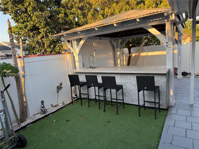 Продажа дома по адресу 5211 NW 196th Ter - фото 7527735