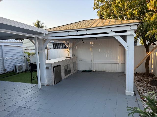 Продажа дома по адресу 5211 NW 196th Ter - фото 7527736