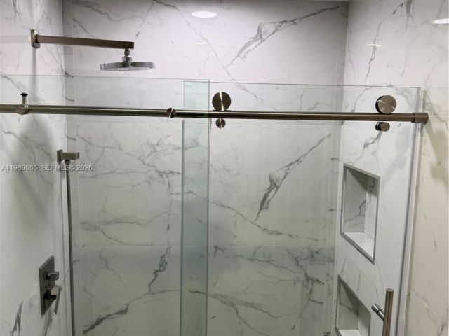 Продажа дома по адресу 5211 NW 196th Ter - фото 7527740