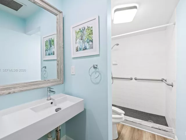 Продажа дома по адресу 1633 NW 4th St - фото 7527624