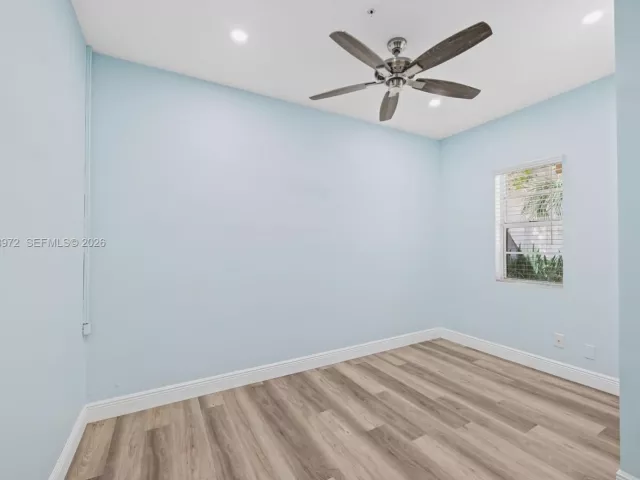 Продажа дома по адресу 1633 NW 4th St - фото 7527612
