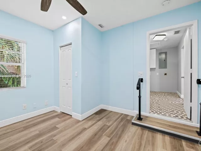 Продажа дома по адресу 1633 NW 4th St - фото 7527613