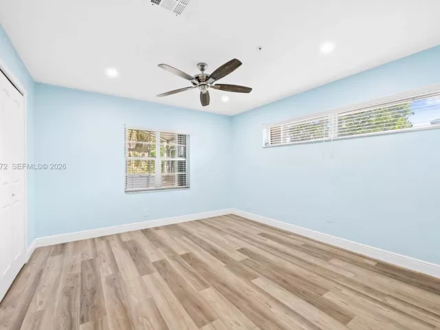Продажа дома по адресу 1633 NW 4th St - фото 7527617