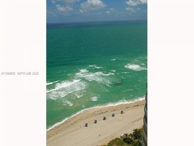 Дом в аренду по адресу 16275 COLLINS AV 2303 - фото 7527765