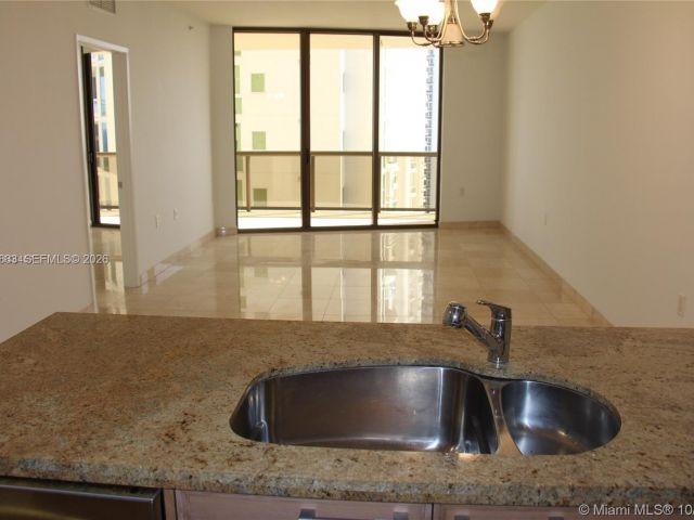 Дом в аренду по адресу 16275 COLLINS AV 2303 - фото 7527769