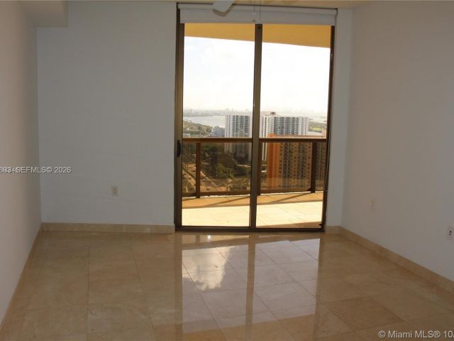 Дом в аренду по адресу 16275 COLLINS AV 2303 - фото 7527775