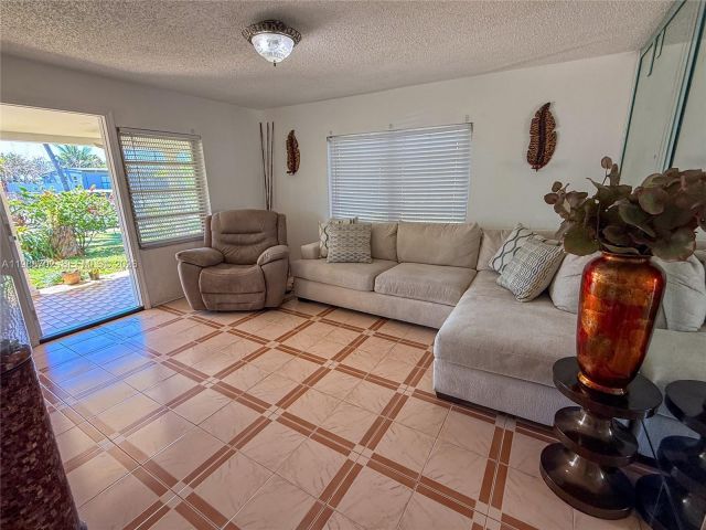 Продажа дома по адресу 9971 SW 41st Ter - фото 7527693