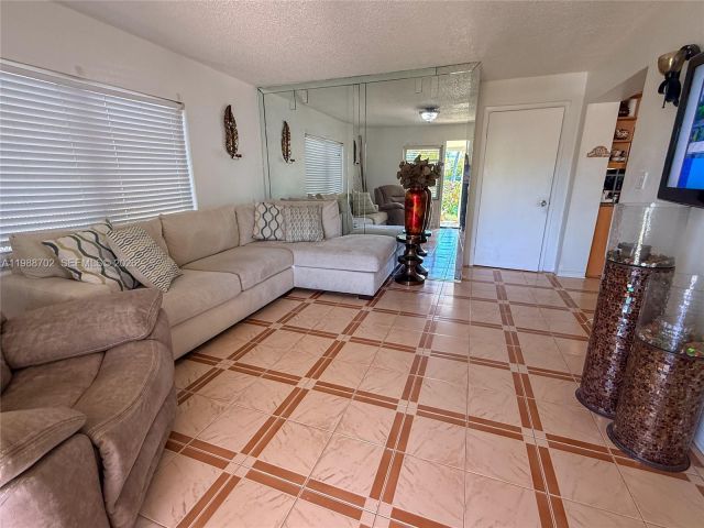 Продажа дома по адресу 9971 SW 41st Ter - фото 7527694