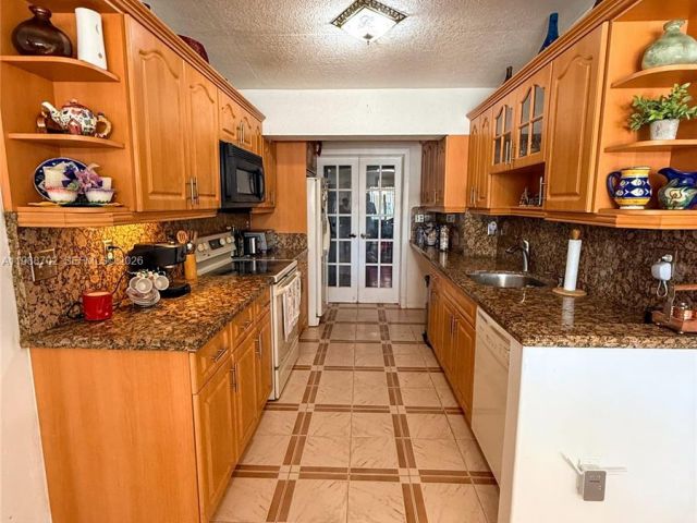 Продажа дома по адресу 9971 SW 41st Ter - фото 7527695