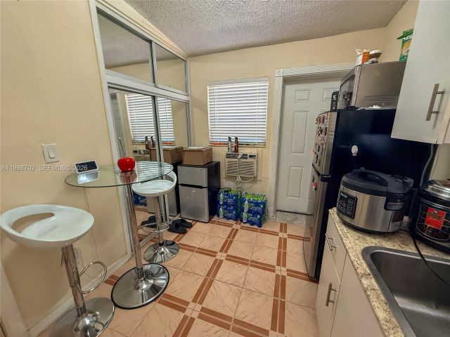 Продажа дома по адресу 9971 SW 41st Ter - фото 7527702