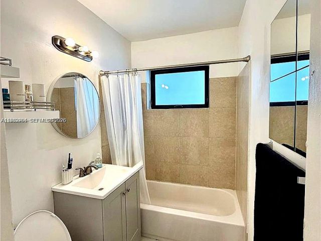 Продажа дома по адресу 1161 NW 15th St - фото 7529176