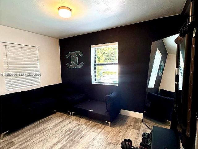 Продажа дома по адресу 1161 NW 15th St - фото 7529180