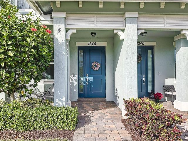 Дом в аренду по адресу 1240 Eucalyptus Dr 4 - фото 7528690