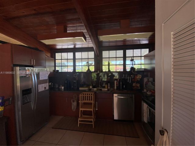 Продажа дома по адресу 5900 SW 34th St - фото 7529395