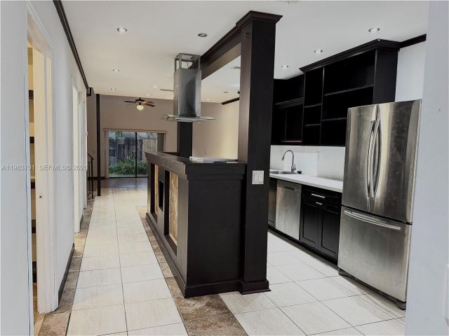 Продажа дома по адресу 3911 Farragut St - фото 7529117