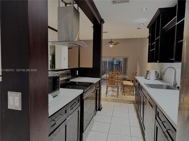 Продажа дома по адресу 3911 Farragut St - фото 7529118