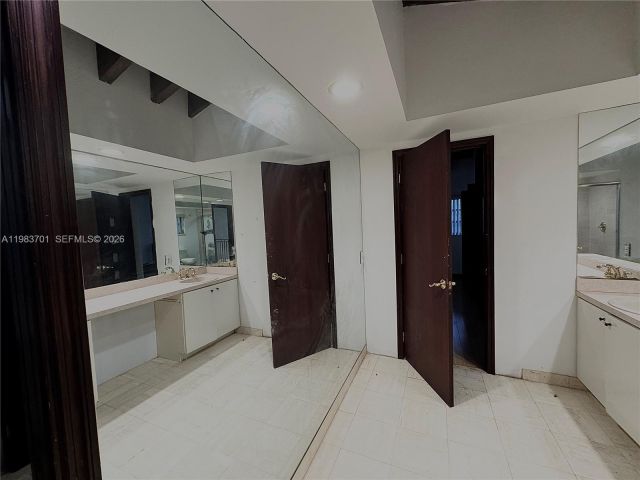 Продажа дома по адресу 3911 Farragut St - фото 7529131