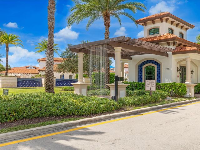 Дом в аренду по адресу 11524 SW 16th St - фото 7528801