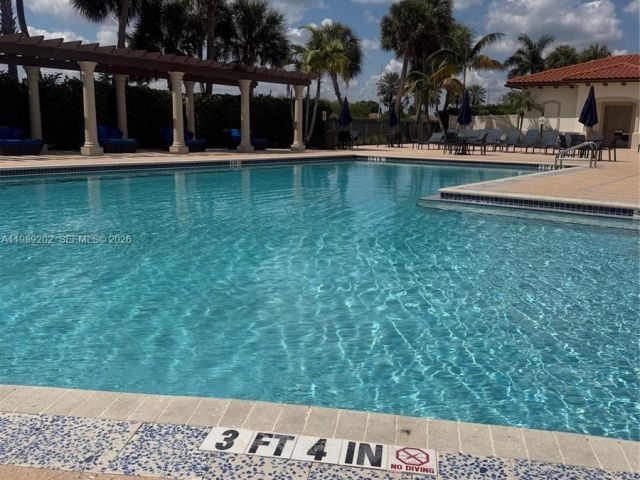 Дом в аренду по адресу 11524 SW 16th St - фото 7528802