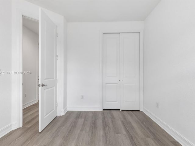 Дом в аренду по адресу 11524 SW 16th St - фото 7528807