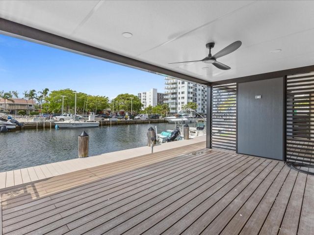 Дом в аренду по адресу 3786 NE 167th St 49 - фото 7529154